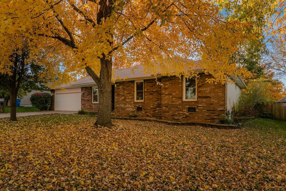 909 Erin Ct, Nixa, MO 65714 - photo 1