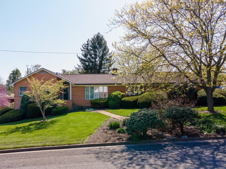 1021 Toppin Blvd, Harrisonburg, VA 22801 - photo 1