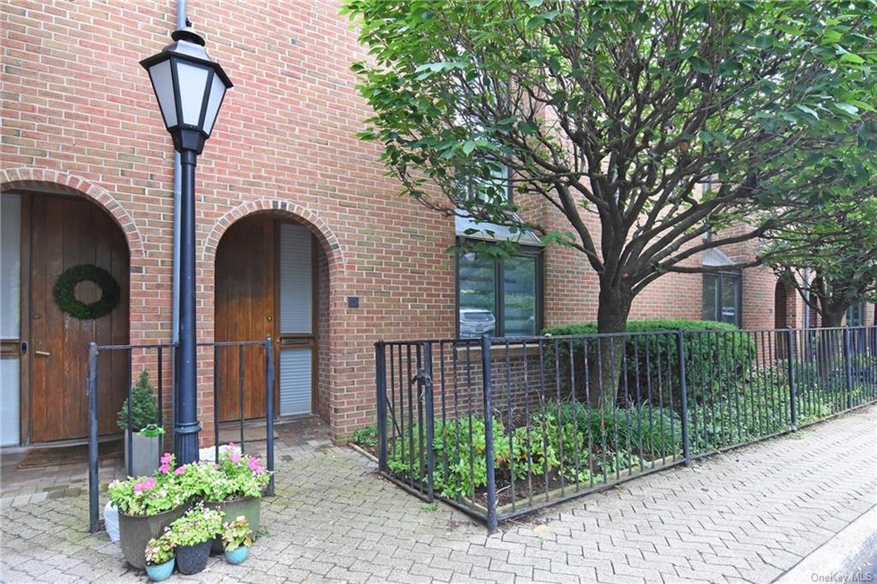 4 Gramatan Ct, Bronxville, NY 10708 - photo 1