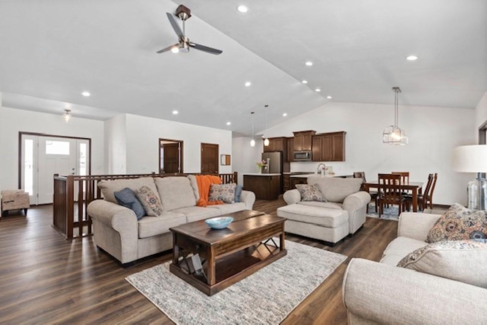 1027 Mill Pond Cir, Weyauwega, WI 54983 - photo 1