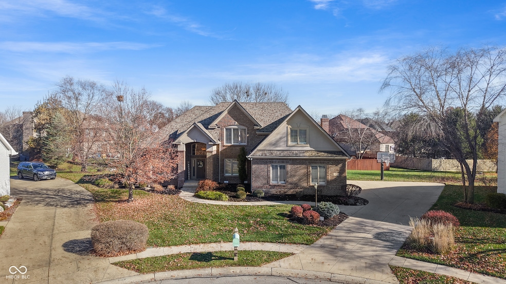10523 Hollowood Ct, Fishers, IN 46038 - photo 1