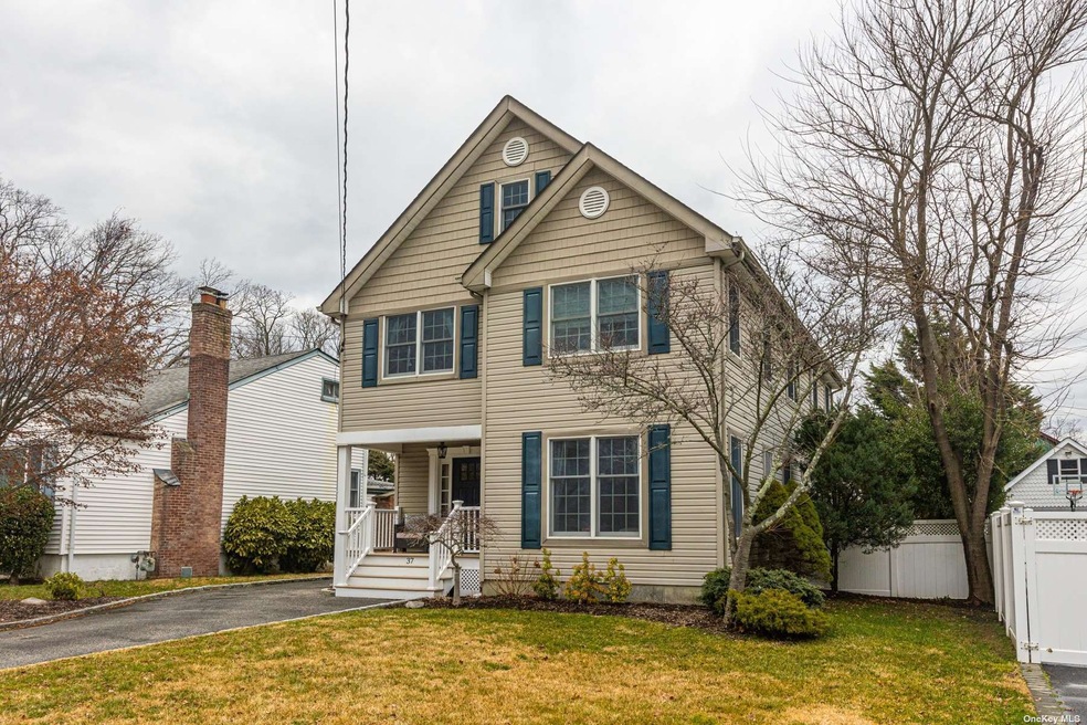 37 Auburn St, West Babylon, NY 11704 - photo 1