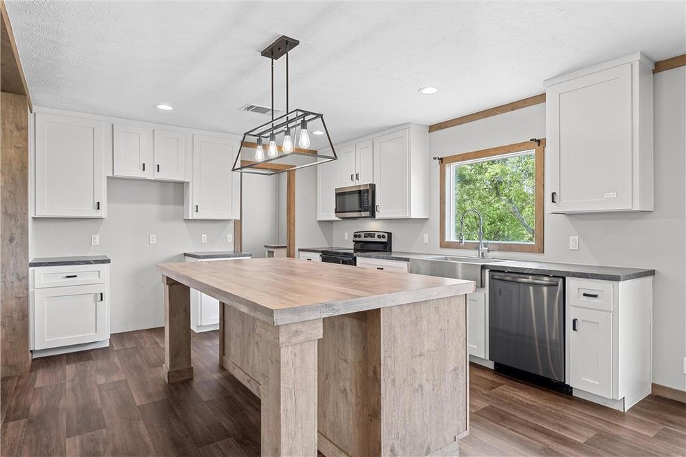 835 Derek Rd, Eddy, TX 76524 - photo 1