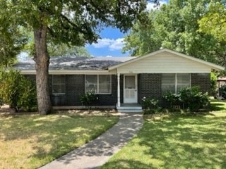 508 W Redbud Dr, Hurst, TX 76053 - photo 1