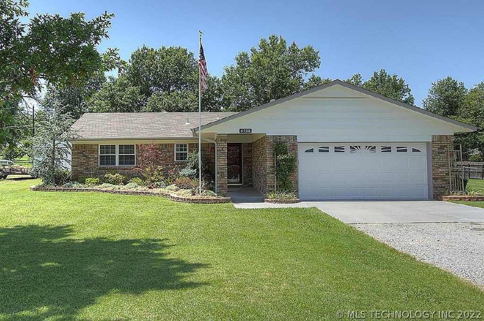 Welcome Home!  Over 1 acre (m/l)