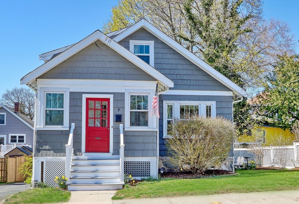 7 Pender St, West Roxbury, MA 02132 - photo 1