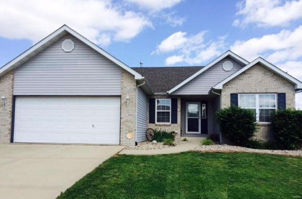 1924 Wellington Ln, Maryville, IL 62062 - photo 1