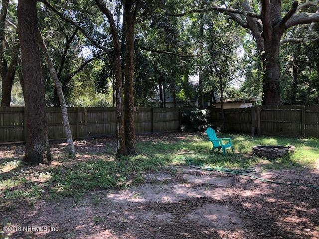 Huge fenced yard