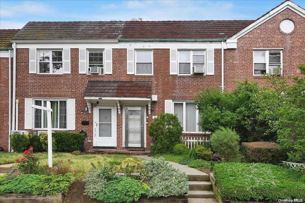 75-37 Utopia Pkwy, Flushing, NY 11366 - photo 1