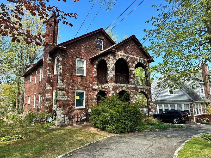 18 Spruce St unit 1, Great Neck, NY 11021 - photo 1