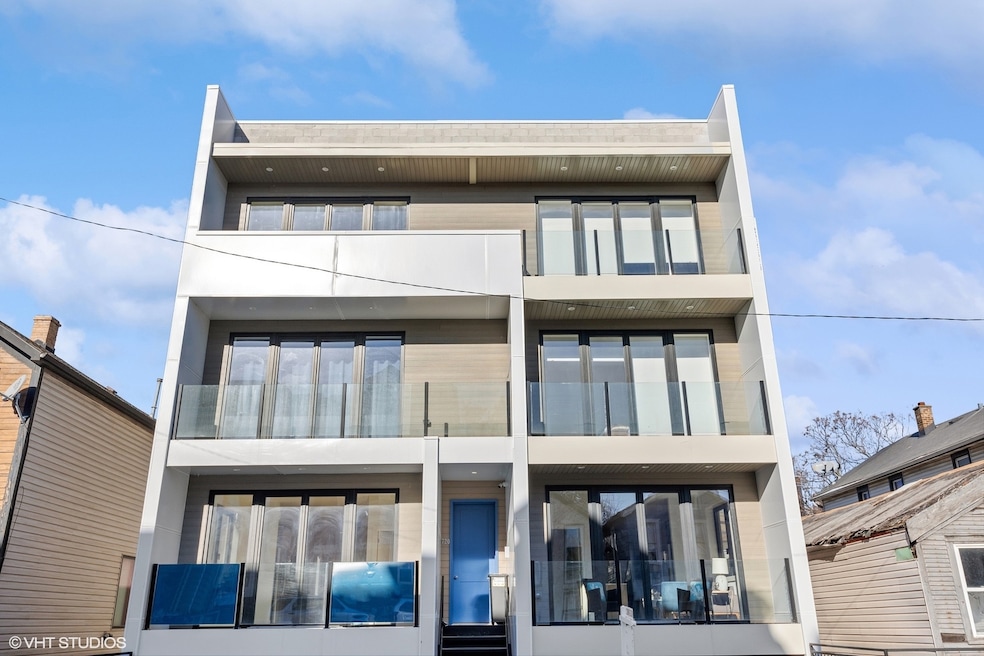 718 W 17th St unit 1W, Chicago, IL 60616 - photo 1