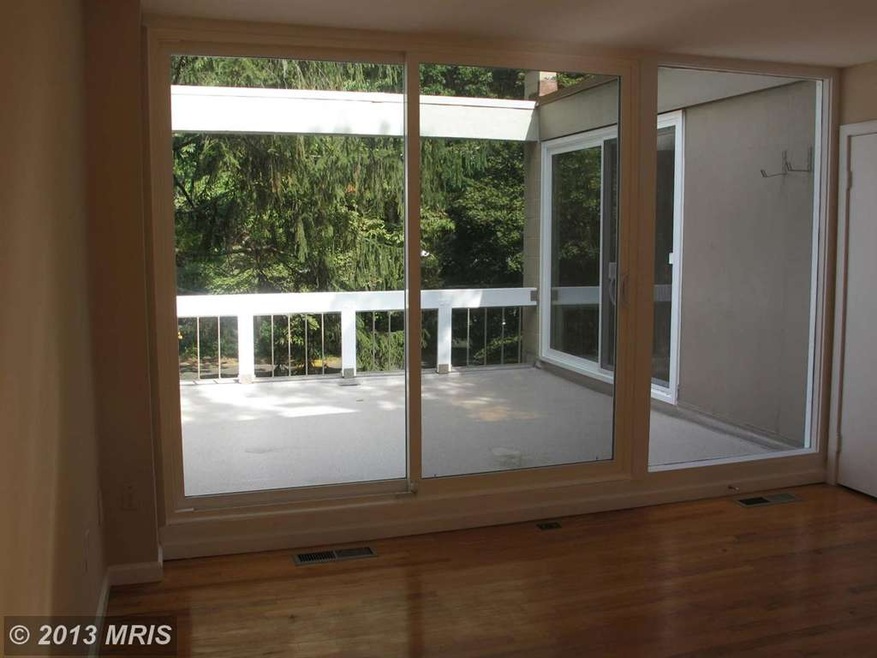 11527 Maple Ridge Rd, Reston, VA 20190 - photo 1