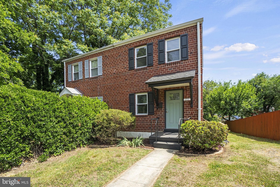 2316 Victory Dr, Alexandria, VA 22303 - photo 1