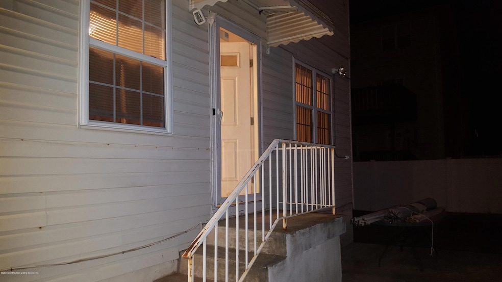 123 Essex Dr, Staten Island, NY 10314 - photo 1