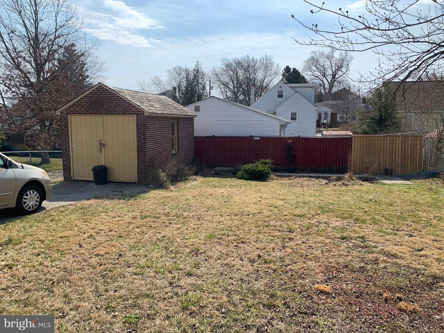 1253 Circle Dr, Halethorpe, MD 21227 - photo 1