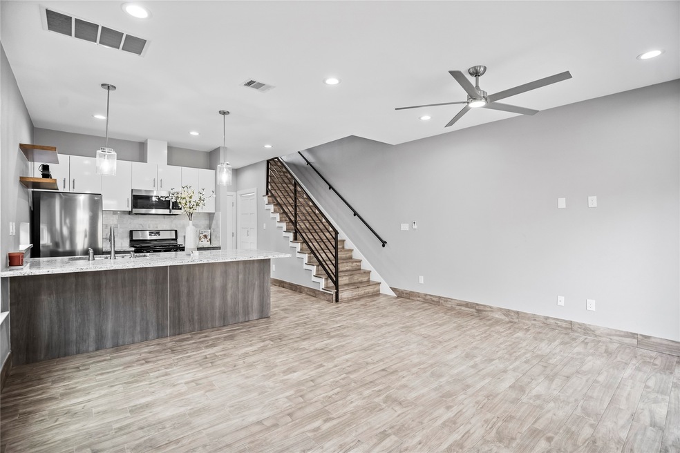 3923 Yale St unit B, Houston, TX 77018 - photo 1