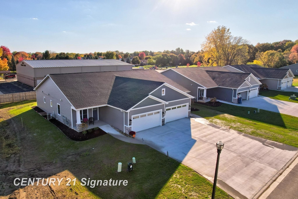 4073 Woodburn Ct unit 38, Saginaw, MI 48603 - photo 1