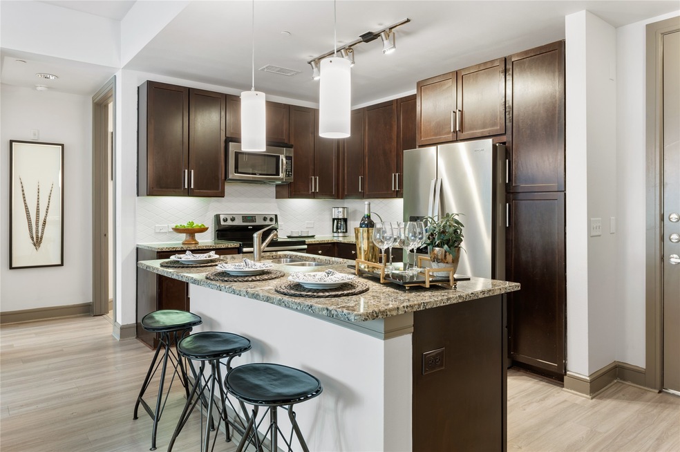 MODEL HOME, ACTUAL LAYOUT MAY DIFFER