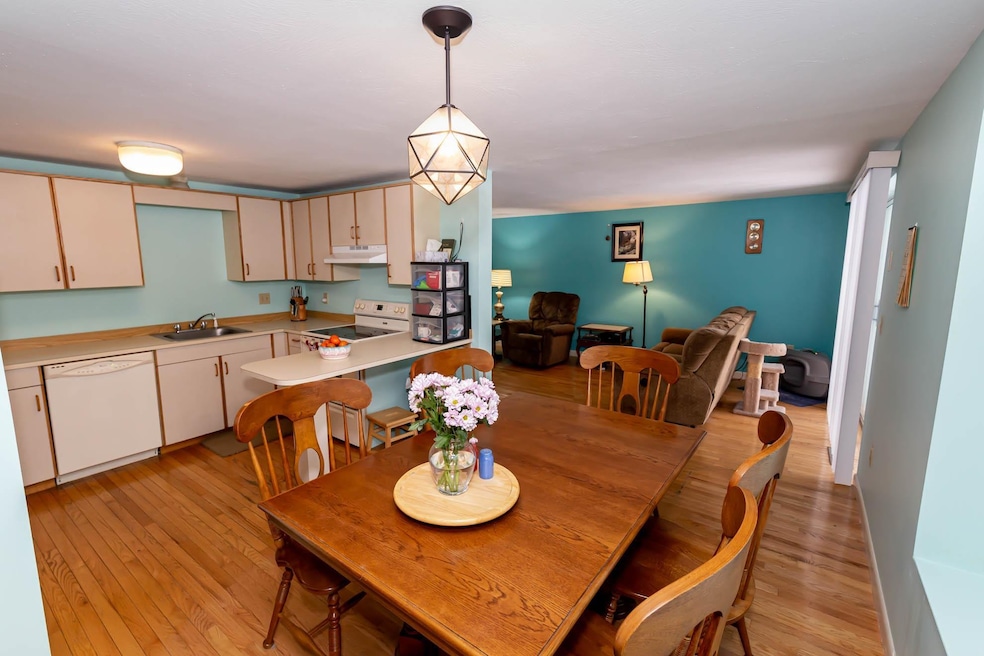 22 Highland Green Ln, Merrimack, NH 03054 - photo 1