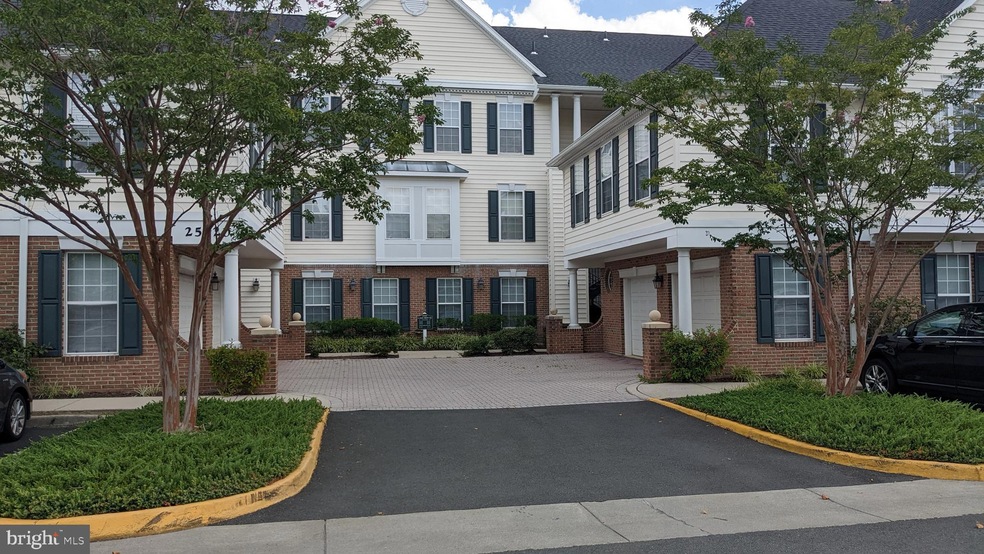 25320 Lake Mist Square unit 304, Chantilly, VA 20152 - photo 1