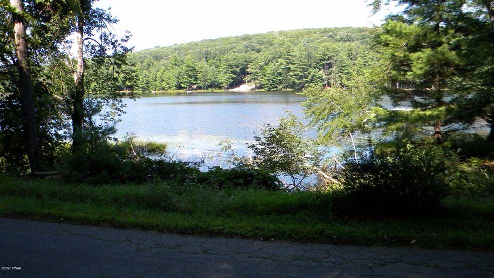 618 Covered Bridge Dr, Palmyra Township, PA 18428 - photo 1