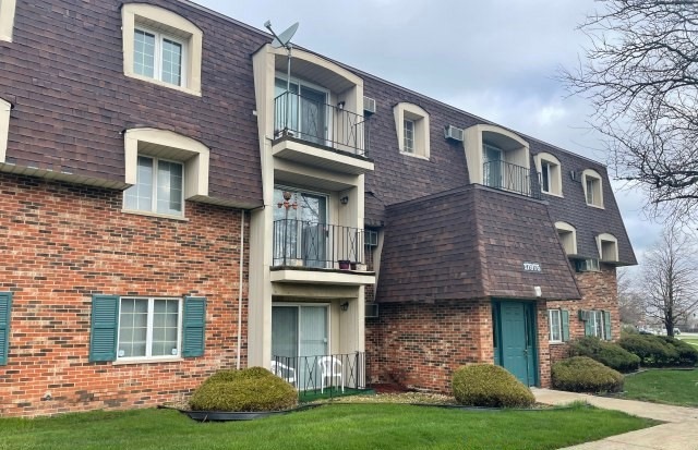 17975 Amherst Ct unit 104, Country Club Hills, IL 60478 - photo 1