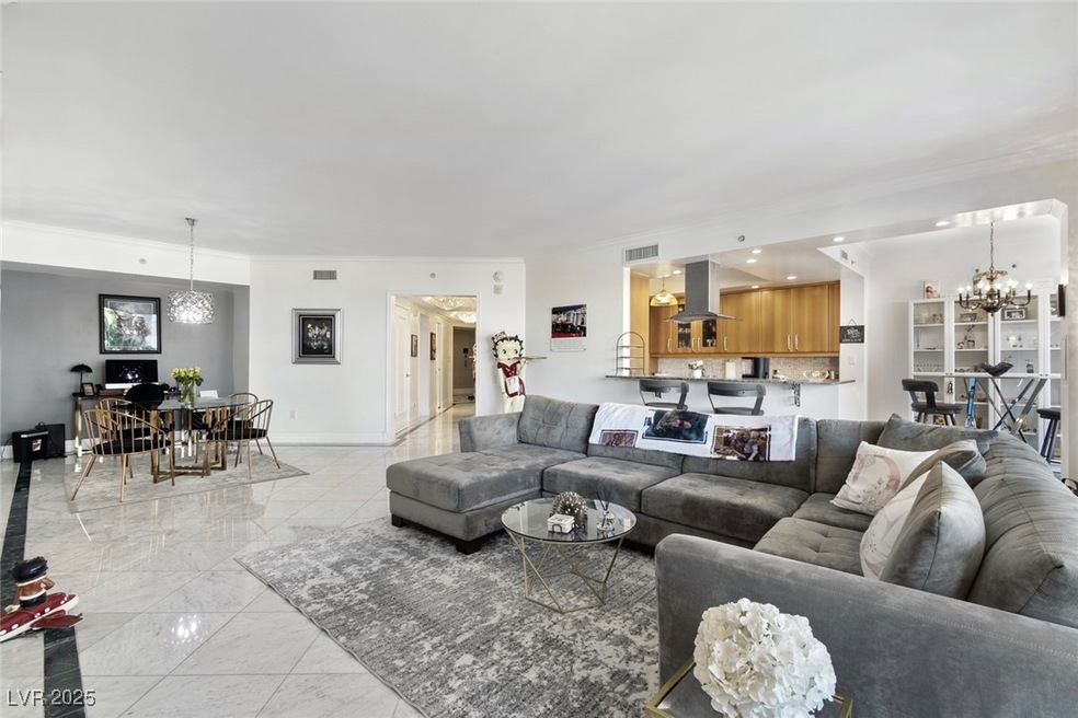 Living area with a chandelier, crown molding, ligh