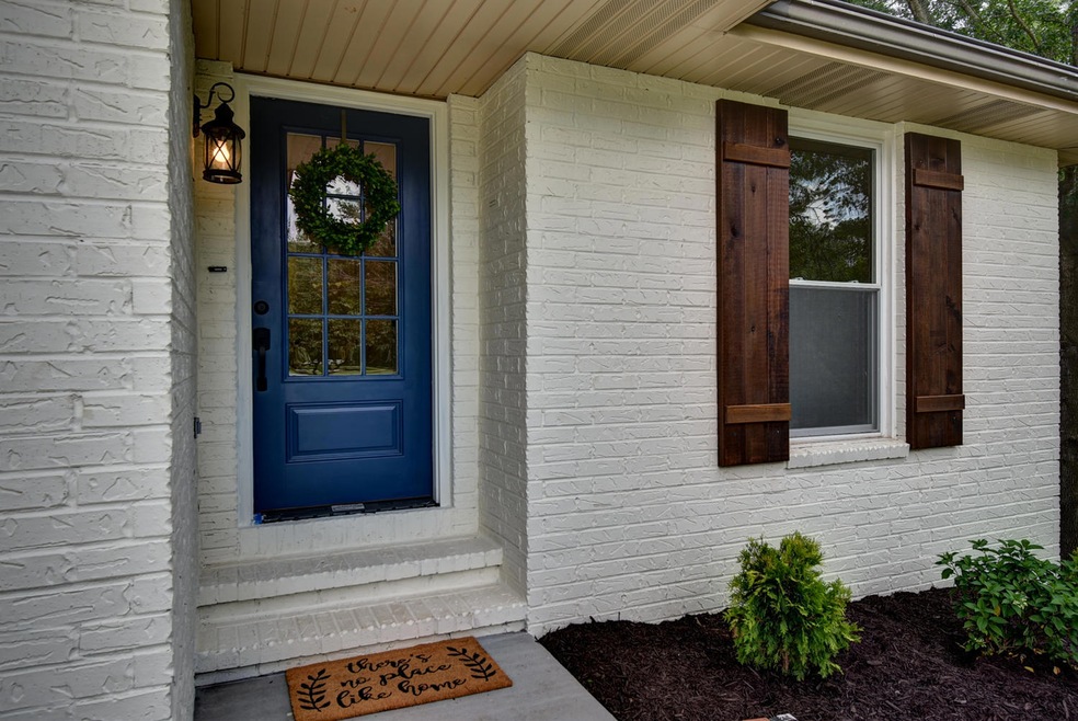 1376 Mesa Drive-4