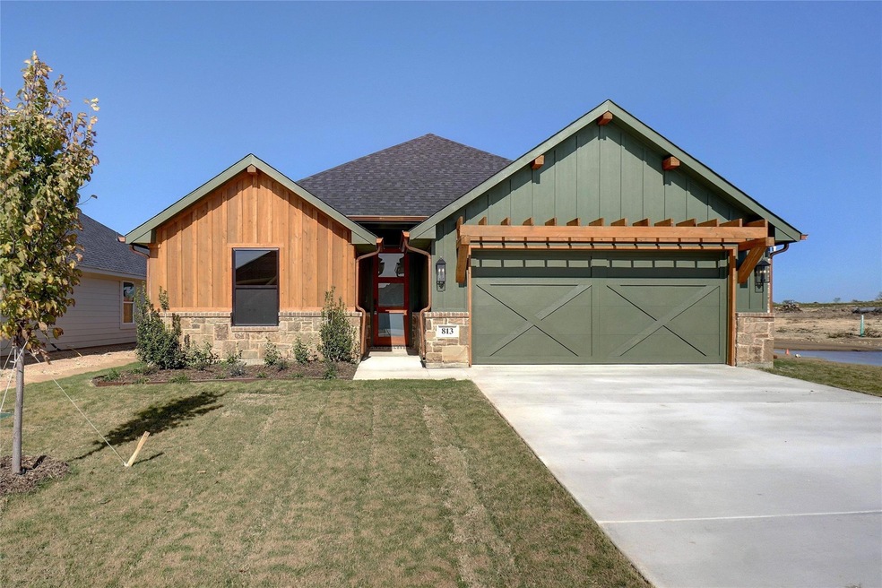 813 Rodgers Ave, Godley, TX 76044 - photo 1