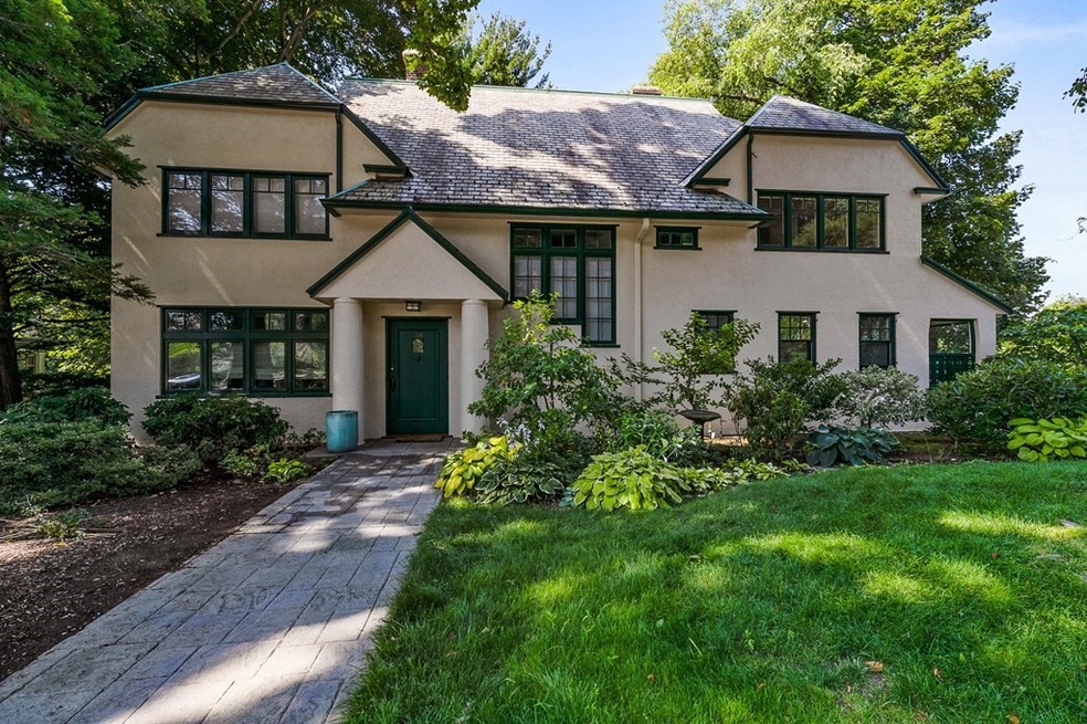 194 Tappan St, Brookline, MA 02445 - photo 1