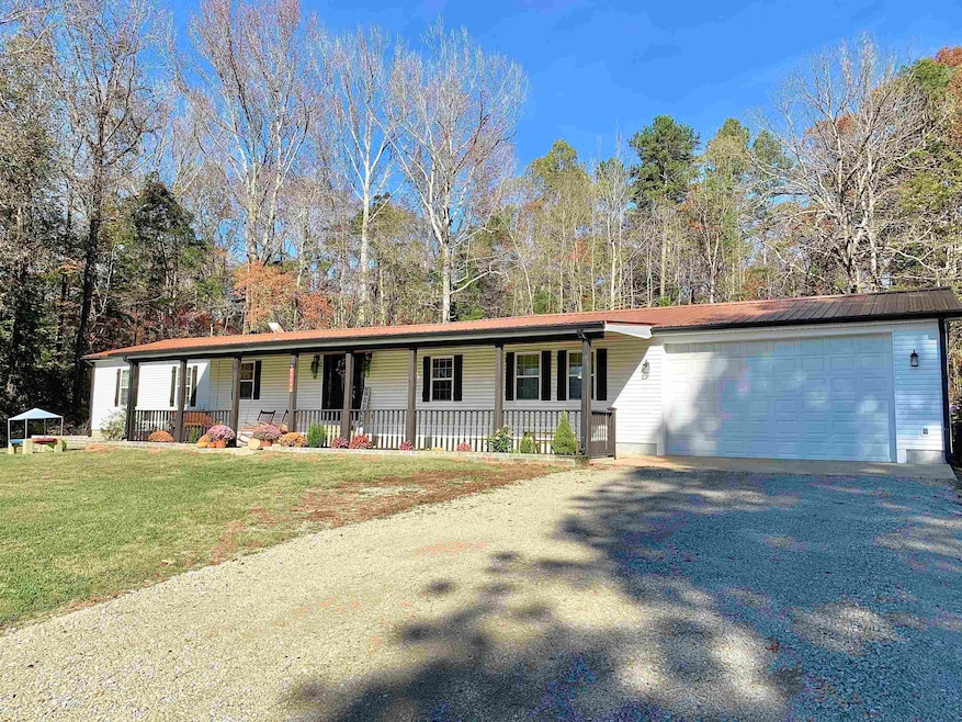 View of front of property featuring a front yard, 