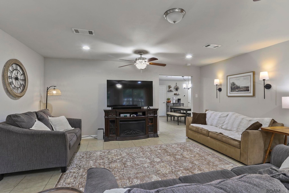 2011 Hoyt Dr, Baton Rouge, LA 70816 - photo 1