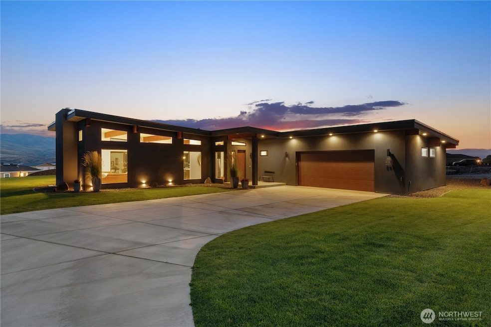 204 Moon River View SW, Mattawa, WA 99349 - photo 1