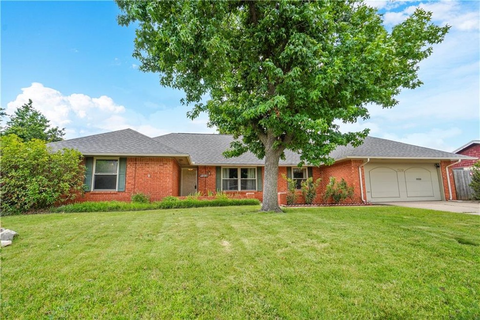 2520 NW 121st St, Oklahoma City, OK 73120 - photo 1