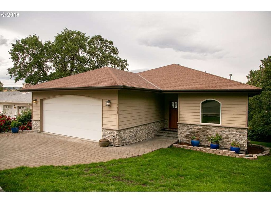 1909 W Scenic Dr, the Dalles, OR 97058 - photo 1