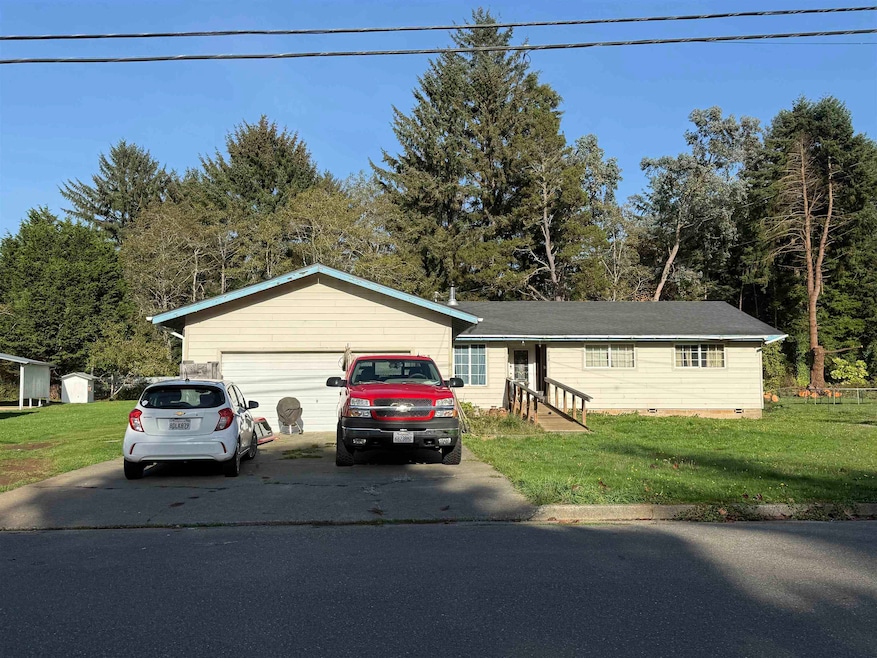 740 Vipond Dr, Crescent City, CA 95531 - photo 1