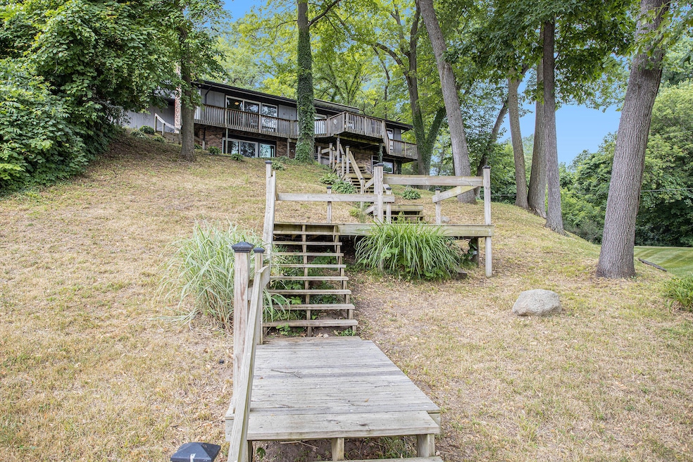191 S Lake Doster Dr, Plainwell, MI