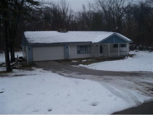 E1758 Garfield Ln, Waupaca, WI 54981 - photo 1