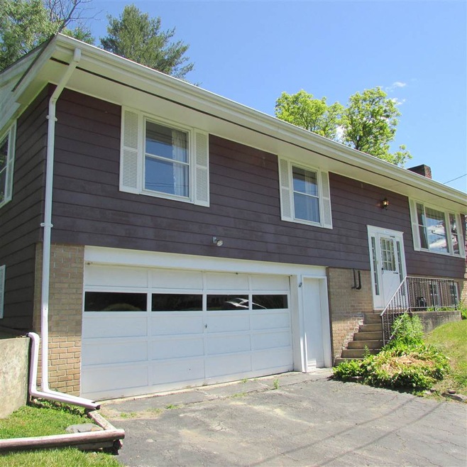 189 Waterman Cir, Saint Johnsbury, VT 05819 - photo 1