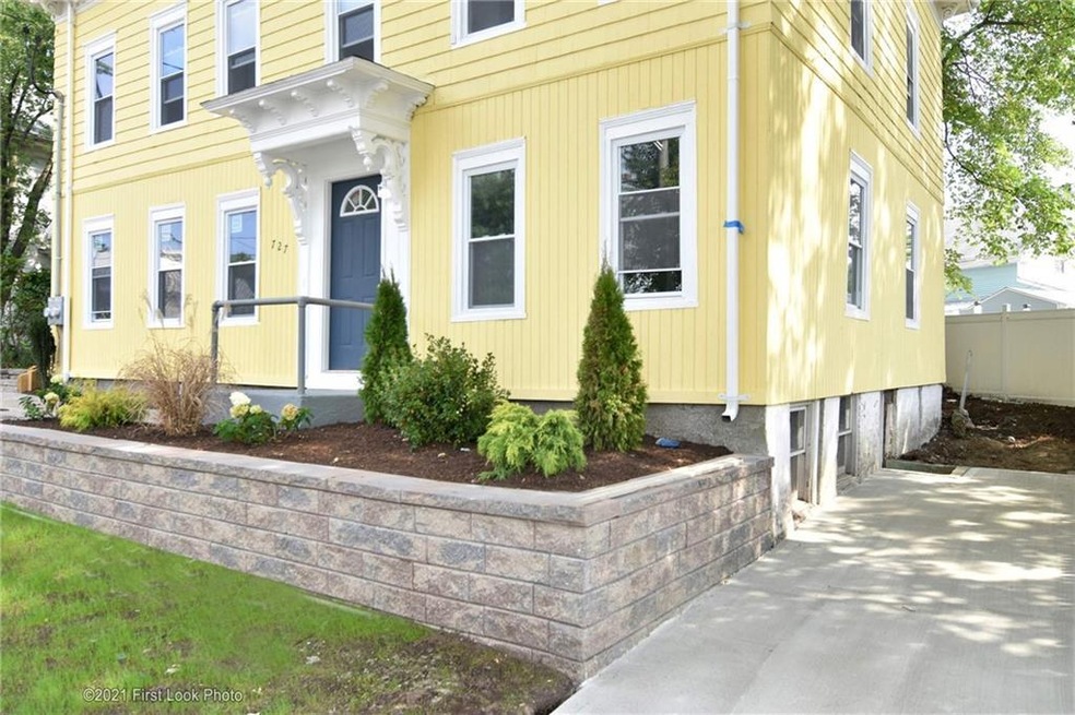 727 Roosevelt Ave, Pawtucket, RI 02860 - photo 1