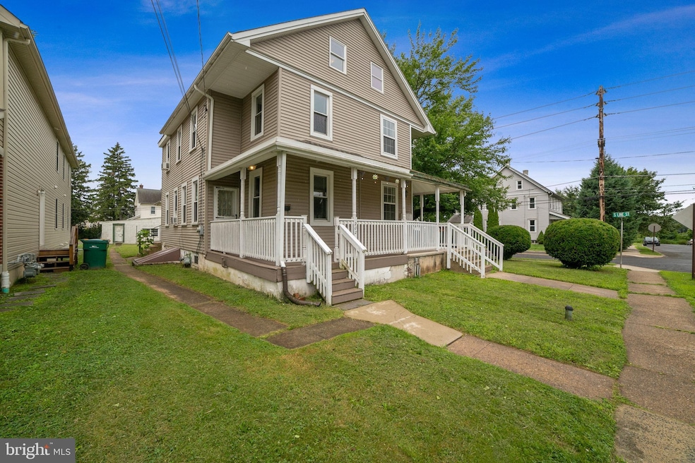 202 E Mount Vernon St, Lansdale, PA 19446 - photo 1