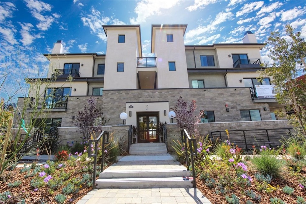 330 Salem St unit 301, Glendale, CA 91203 - photo 1