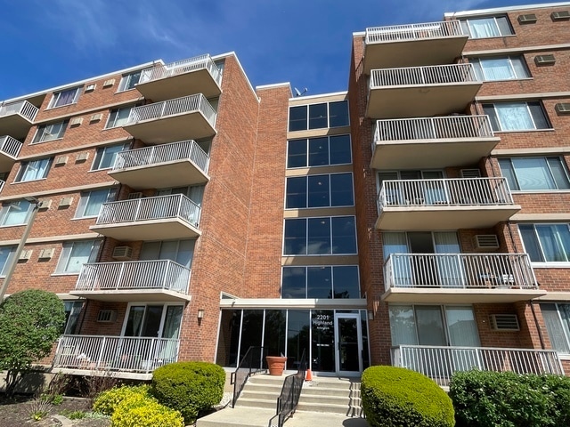 2201 S Highland Ave unit 3G, Lombard, IL 60148 - photo 1