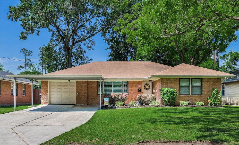 2318 Cheshire Ln, Houston, TX 77018 - photo 1