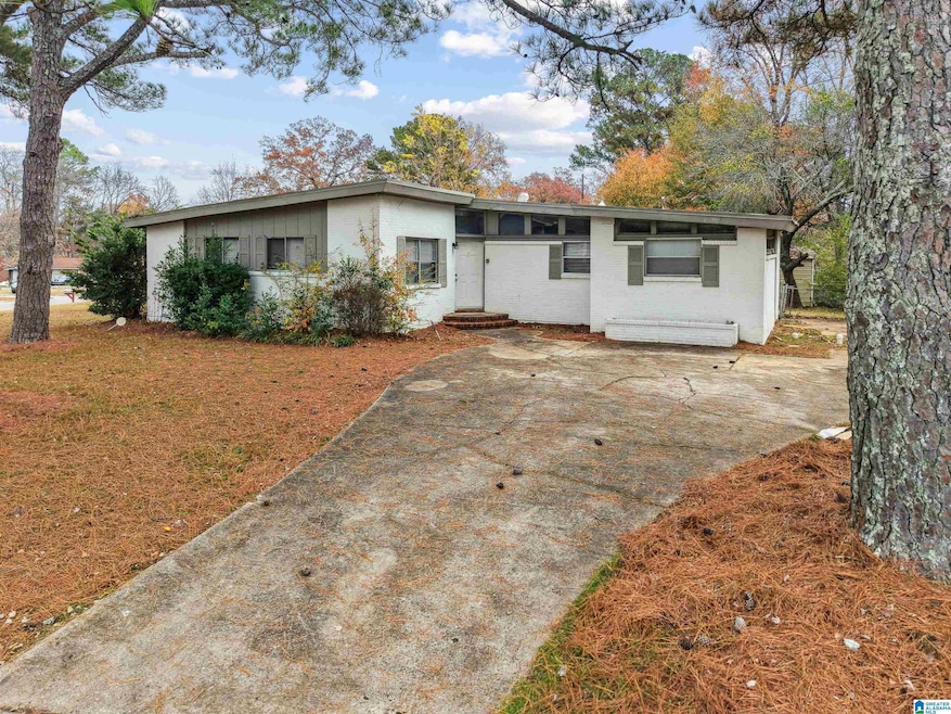 913 Daniel Cir, Birmingham, AL 35228 - photo 1