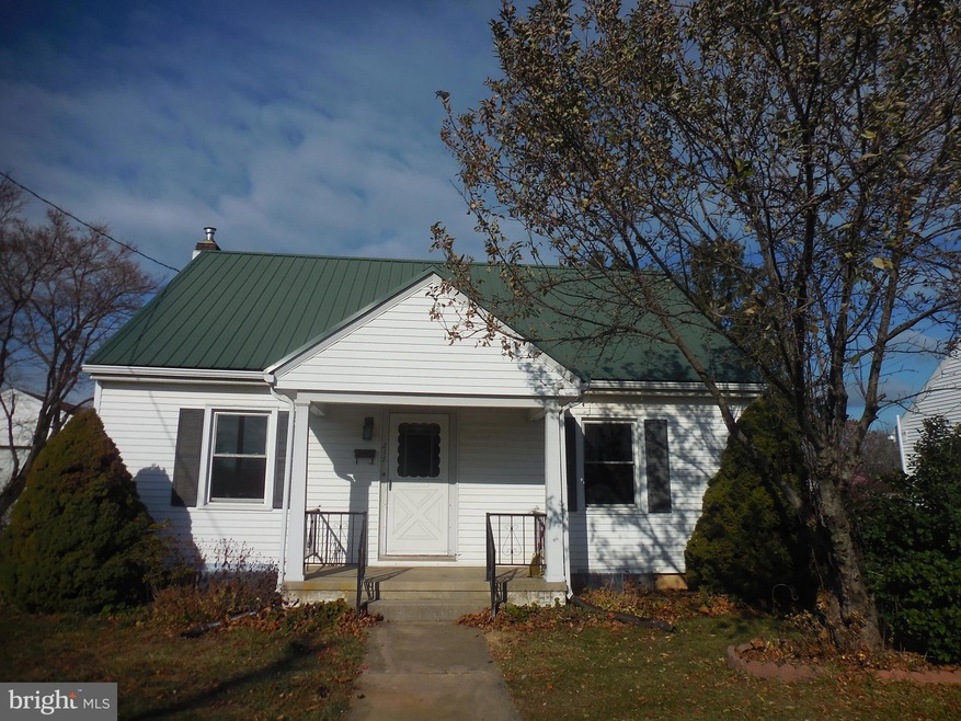 217 W Walnut St, Palmyra, PA 17078 - photo 1