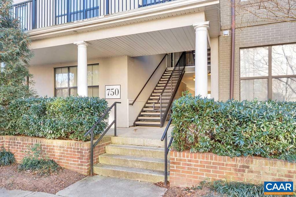Very well maintained unit in a desirable community