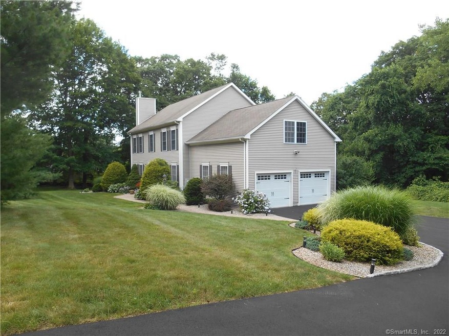 90 Sky View Cir, Hamden, CT 06514 - photo 1