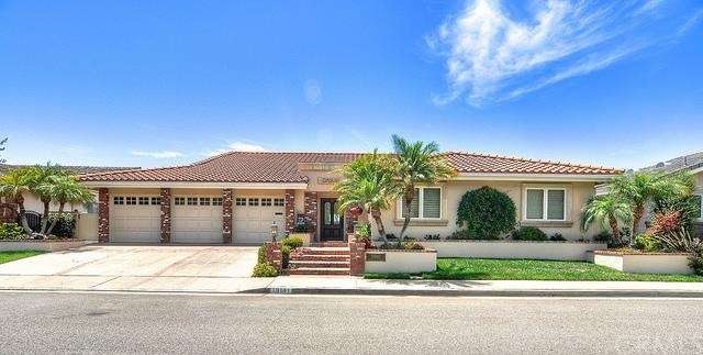 Beautiful and stunning curb appeal on single loade