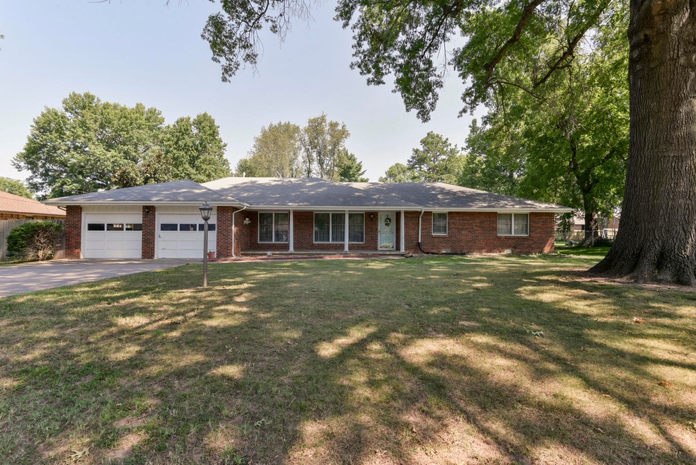 105 W Park, Nixa, MO 65714 - photo 1